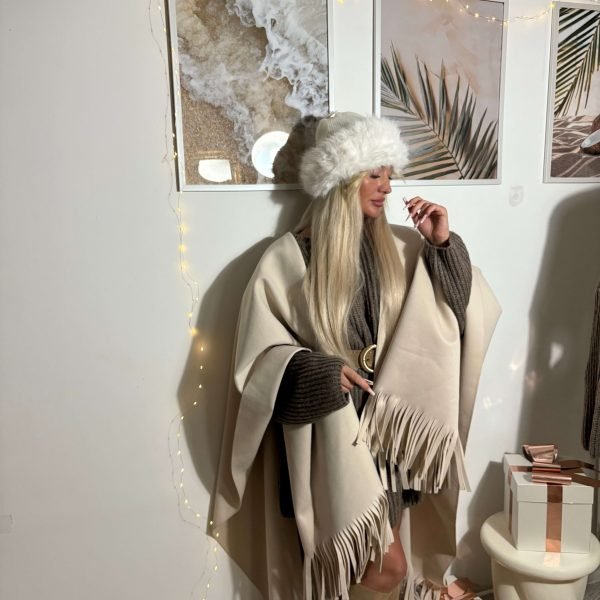 Cape beige à franges – Élégante et tendance